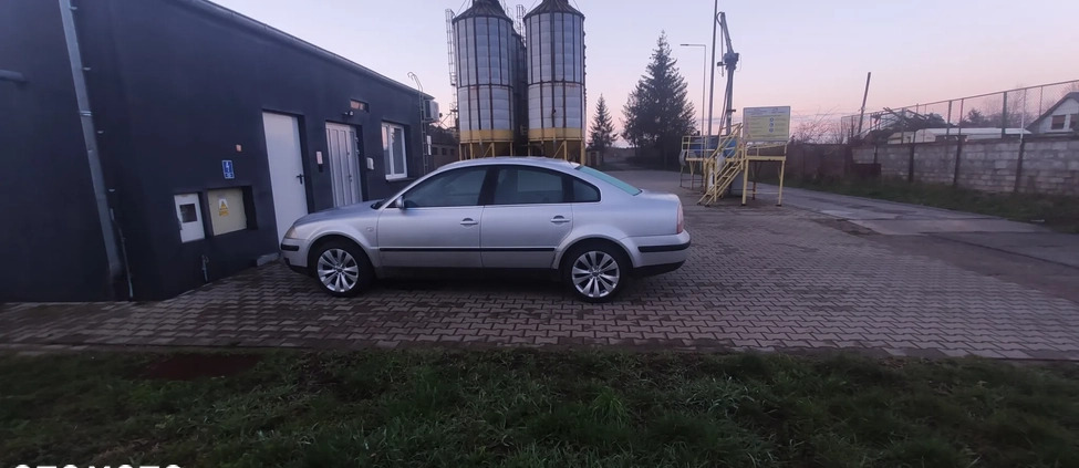 Volkswagen Passat cena 22000 przebieg: 268300, rok produkcji 2001 z Wrocław małe 704